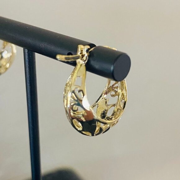 Vintage Filigree Gold Plated 925 Sterling Silver Mini Hoop Earrings - Picture 4 of 6